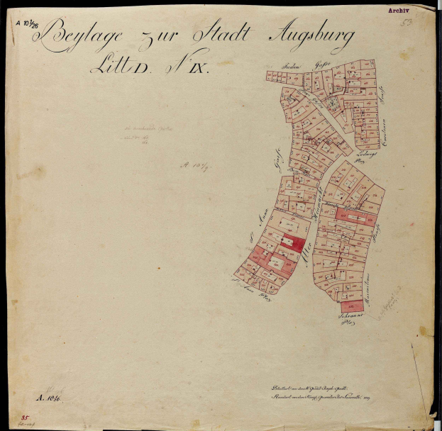 Ein altes Buch mit einer detaillierten Karte von Augsburg, die Straßen, Gebäude und Sehenswürdigkeiten zeigt, sowie begleitenden Text, der weitere Informationen bietet.