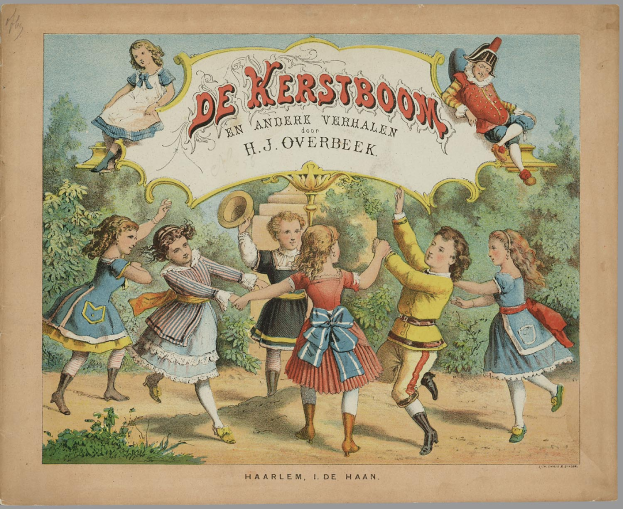 Ein altes Buchcover mit einer Gruppe strahlender Kinder in bunten Kleidern, die in einem Wald tanzen, mit dem Text "de kerstboom en andere verhalen h j overbeek" oben.