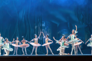 "Theater des Estrada-Liedes" des Zentrums für Ästhetische Erziehung von Kindern der Region Nizhny Novgorod wird vor Beginn der "Nussknacker"-Vorstellung im Nizhny Novgorod TYUZ am 1. Juni auftreten