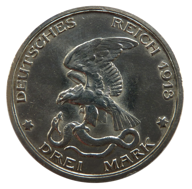 Eine Silbermünze mit einem ausgebreiteten Adler, der eine Schlange hält, beschriftet mit 'Deutsches Reich' auf einem weißen Hintergrund.