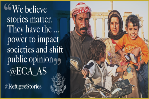 Ein Plakat mit einem Mann, einer Frau und zwei Kindern, die rechts lächeln, sowie Text und Logo links, das 'Wir glauben, dass Geschichten wichtig sind, sie haben die Kraft, Gesellschaften zu beeinflussen und öffentliche Meinung zu verschieben @ECA AS' lautet.