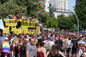 Zielgerichtete Kontrollen im Dortmunder Wall-Bereich: Polizei und Stadt ziehen nach nächtlicher Aktion Bilanz - Autokorsos nach WM-Sieg blockieren Innenstadt
