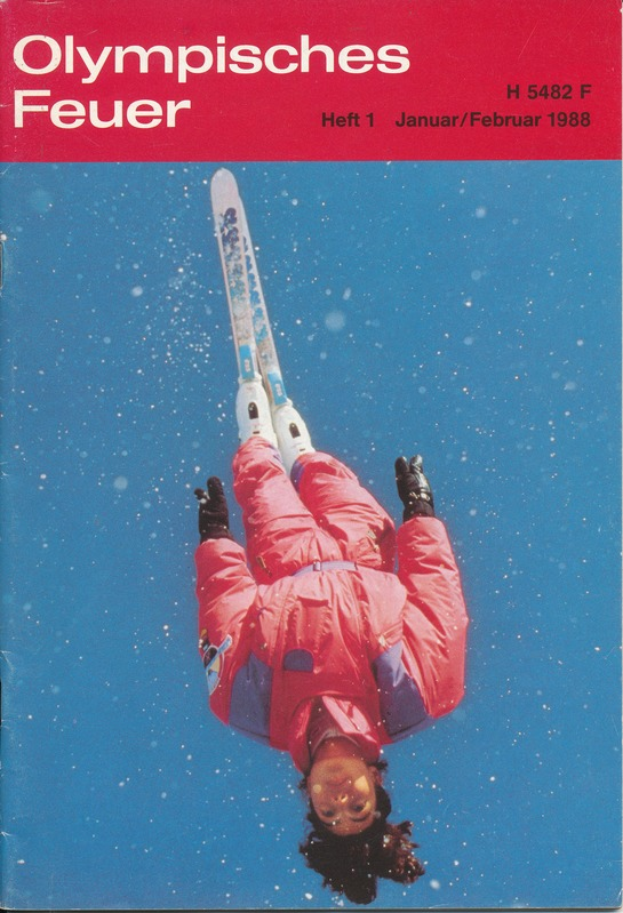 Ein Buchumschlag mit einem Skifahrer in der Luft, der einen Ski-Anzug trägt, mit dem Text "Olympische Spiele Feuer - Heft 1 - Januar/Februar 1988".