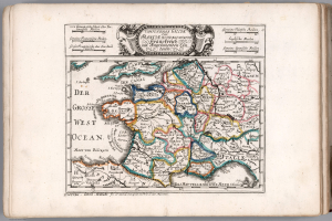 Ein aufgeschlagenes Buch mit einer detaillierten Karte von Deutschland und seinen Provinzen und Städten, begleitet von beschreibendem Text.