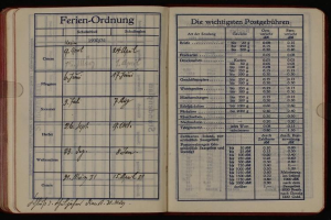 Offenes Buch mit schwarzem Hintergrund, das Text und Zahlen anzeigt, identifiziert als deutscher Postaufkleber aus dem Jahr 1930.