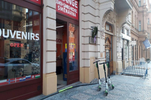 Freiburg: Diebe auf Rollerbrettern klauen Taschen aus Fahrradkörben