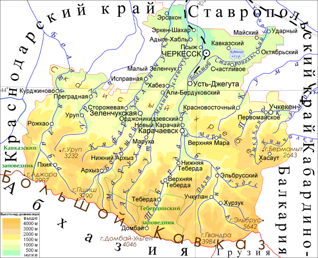 Eine detaillierte Karte der Ukraine auf einem Plakat, die geografische Merkmale wie Flüsse, Berge und Städte sowie Text, Zahlen und Grenzen zeigt.