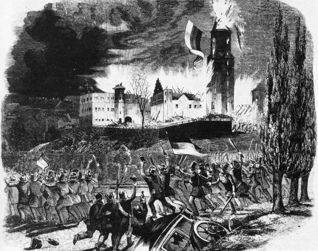 Eine Schwarz-Weiß-Zeichnung einer Gruppe von Menschen, die Fahnen halten und vor einer Burg mit Bäumen, Gebäuden und Feuer im Hintergrund stehen, betitelt mit "Die Schlacht von Leipzig", mit einem Fahrzeug im Vordergrund.