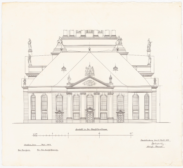 Ein detailliertes Zeichnung einer Schlosshof-Gebäudefassade in Dresden, Deutschland, mit zahlreichen Fenstern und Statuen, skizziert auf Papier mit begleitendem Text.