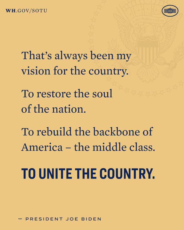 Ein Plakat mit einem Zitat des Präsidenten Joe Biden, das besagt: "Das war immer meine Vision für das Land, das Seelenheil der Nation wiederherzustellen, den Rücken der USA - die Mittelschicht - zu stärken, um das Land zu vereinen."